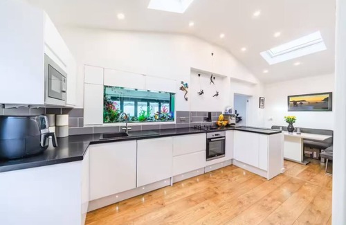 Cleeve House | Beautiful Home in Somerset - 8 guests 4 bedrooms 6 beds 3 bathrooms
