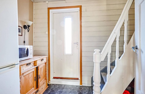 Kvaefjord Municipality House | Discover Northern Norway: Relaxing Vacation Home with Spa
