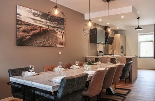 Stavenisse House | Unforgettable Stay by Stavenisse Harbor with Ocean Views