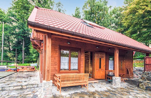 Majdy House | Cozy Retreat on Majdy Island with Lake View & Spa