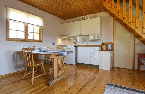 Nar House | Cozy Holiday Home with Ocean View and Great Amenities