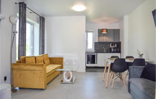 Faszcze House | Cozy Home with Pool and Wifi in Stare Sady Awaits