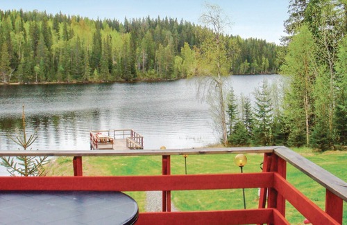 Stode House | Cozy 1 Bedroom Accommodation with Lake View in Stöde