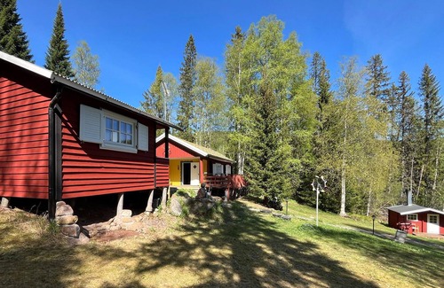 Stode House | Cozy 1 Bedroom Accommodation with Lake View in Stöde