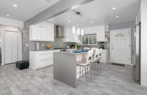 Loma Portal House | Sunny San Diego Retreat: Top-Rated Stay with Spa & Kitchen