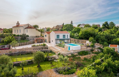 Dobrinj House | Family-Friendly 4-Bedroom Retreat in Suzan with Pool