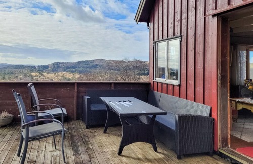 Sveio House | Secluded Cottage with Rowing Boat and Lake View Amenities