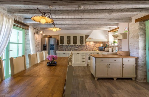 Tar-Vabriga House | Spacious 5-Bedroom Accommodation in Tar with Private Pool