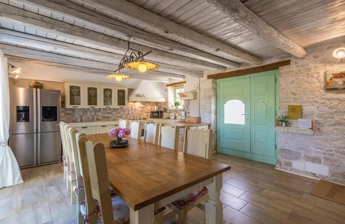 Tar-Vabriga House | Spacious 5-Bedroom Accommodation in Tar with Private Pool