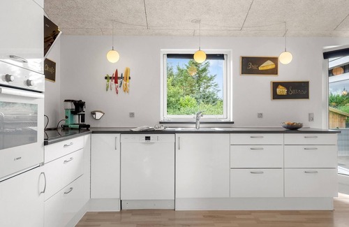 Skaven Strand House | Beautiful home in Tarm with WiFi