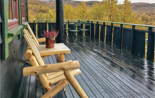 Maurset House | Serene Vringsfoss Home with Captivating Sea Views
