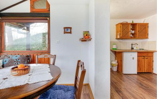 Velika Pisanica House | Cozy Retreat in Veliki Grdevac with Pool and Kitchen