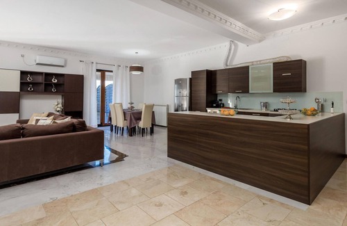 Opatija House | Experience Beautiful Oceanfront Views in a Relaxing Retreat