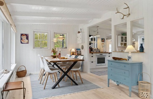 Hoensinge House | Bright Oceanfront Cottage with Fireplace and Scenic Views