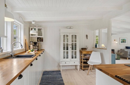 Hoensinge House | Bright Oceanfront Cottage with Fireplace and Scenic Views