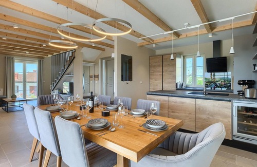 Vizinada House | Family-Friendly 4 Bedroom Retreat in Vizinada with Pool