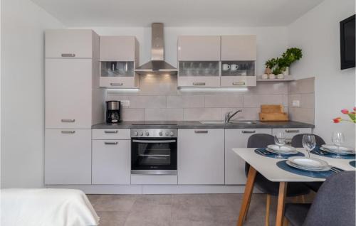 Jablanac House | Ideal Home in Vranjak with Kitchen and Hot Tub Access
