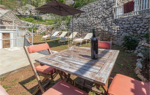 Jablanac House | Ideal Home in Vranjak with Kitchen and Hot Tub Access