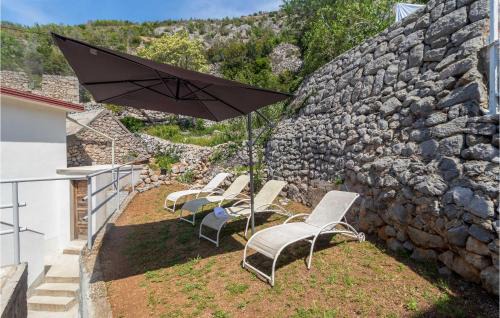 Jablanac House | Ideal Home in Vranjak with Kitchen and Hot Tub Access