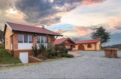 Garcin House | Relaxing Retreat in Vrhovina with Pool and WiFi Access