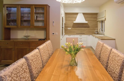 Vrgorac House | Spacious 4 Bedroom Retreat with Pool in Zavojane