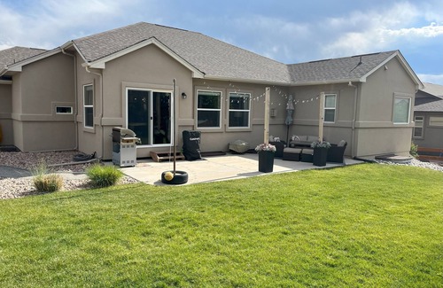 Monument House | Prime Location Home Near Air Force Academy with Kitchen