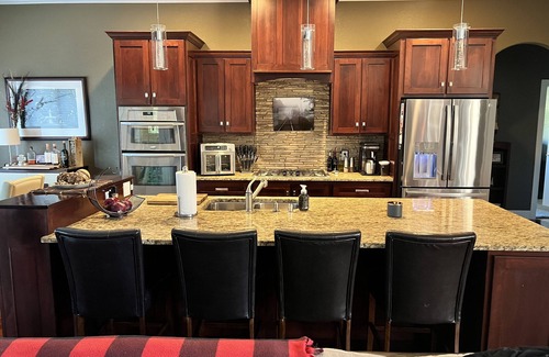 Spring Green House | Prime Spring Green Home Near Attractions with Spa & Breakfast