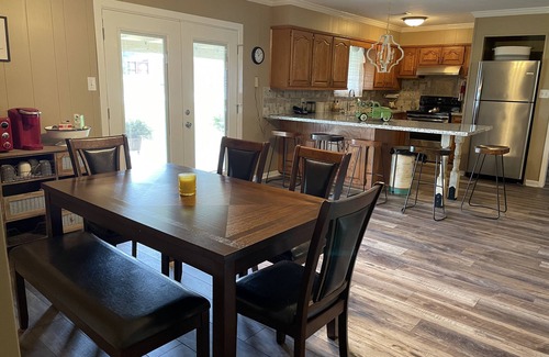 Hillister House | Ideal Retreat Between Naskila Gaming and Pickett House