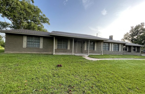 Hillister House | Ideal Retreat Between Naskila Gaming and Pickett House