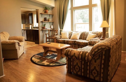 White Salmon House | Beautiful Home near forest and river!