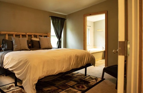 White Salmon House | Beautiful Home near forest and river!