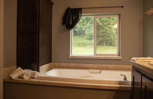 White Salmon House | Beautiful Home near forest and river!