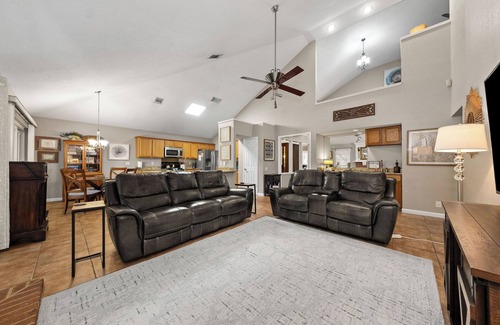 San Antonio House | Ideal Retreat near Seaworld and Lackland in NW San Antonio