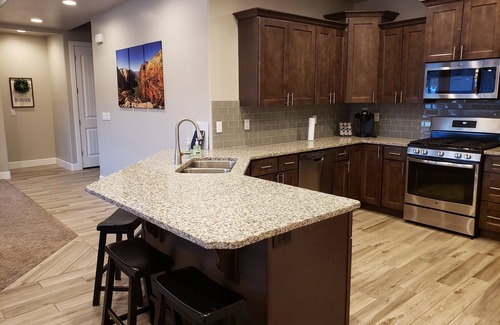 La Verkin House | Idyllic Home Near Zions with Private Pool & Hot Tub