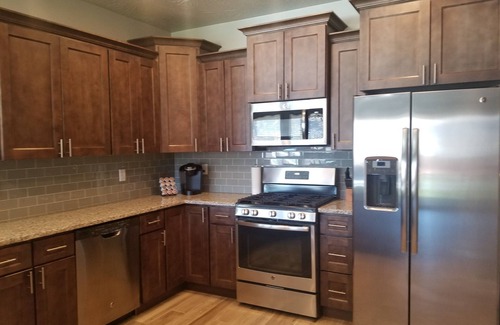 La Verkin House | Idyllic Home Near Zions with Private Pool & Hot Tub