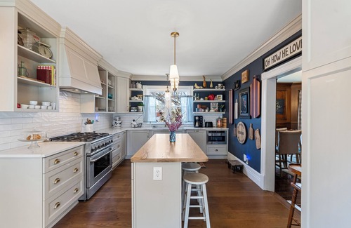 Versailles House | Beautiful home on Bourbon Trail.Close to Keeneland. Walk to downtown Versailles