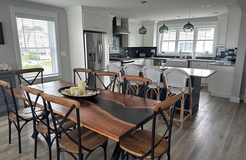 York Beach House | Idyllic Beachfront Getaway: Ocean View & Family-Friendly