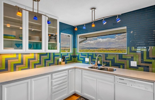 Lincoln Park House | Beautiful home on the bluff overlooking river and mountain views with hot tub!