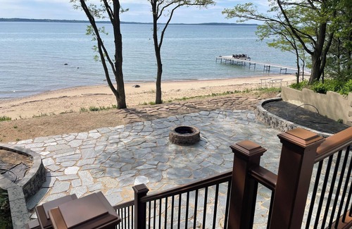 Elk Rapids House | Scenic Home by East Grand Traverse Bay, Michigan