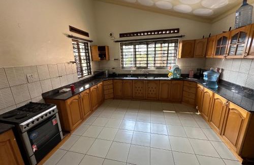 Kampala Villa | Ideal Stay Near Lake Victoria & Speke Resort Munyonyo