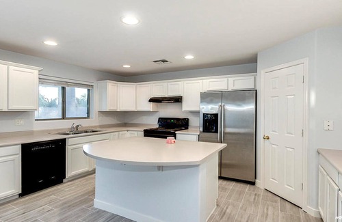 Tuscano House | Ideal Downtown Phoenix Getaway with Spa & Family Amenities