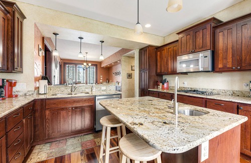 Lead House | Inviting Home with Hot Tub, Games, WiFi & Sauna