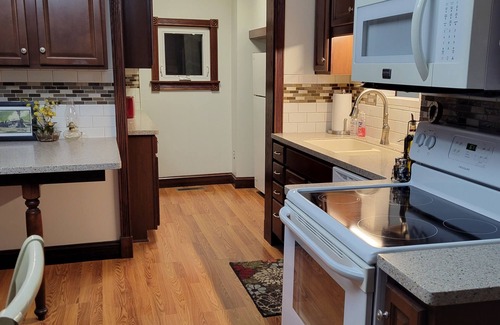 Neelyton Bed & Breakfast | Ideal Home for Train Enthusiasts with Fantastic Amenities