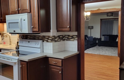 Neelyton Bed & Breakfast | Ideal Home for Train Enthusiasts with Fantastic Amenities
