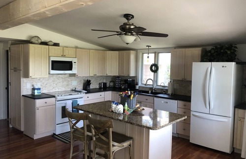 Hope House | Family-Friendly Home Near DOW Gardens with Pool & Activities