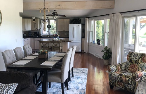 Hope House | Family-Friendly Home Near DOW Gardens with Pool & Activities
