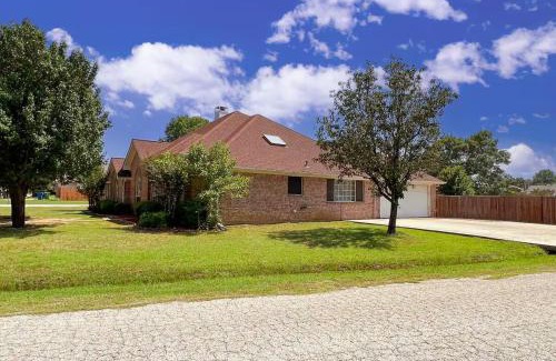 Lake Dallas House | Beautiful Home with Pool and Fire Pit