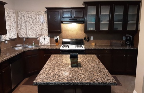 Biggs Field House | Beautiful Home with spacious rooms and backyard!