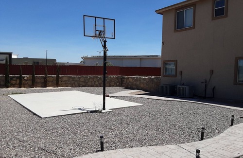 Biggs Field House | Beautiful Home with spacious rooms and backyard!