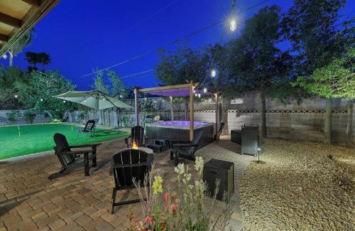 Paradise House | Inviting Retreat with Spa, Golf & Pet-Friendly Amenities